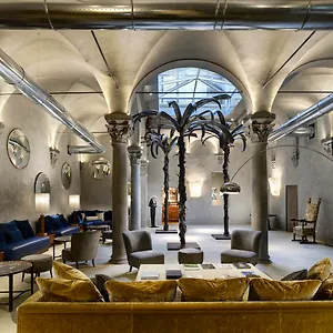 https://garibaldi-blu.it-tuscanyhotel.com